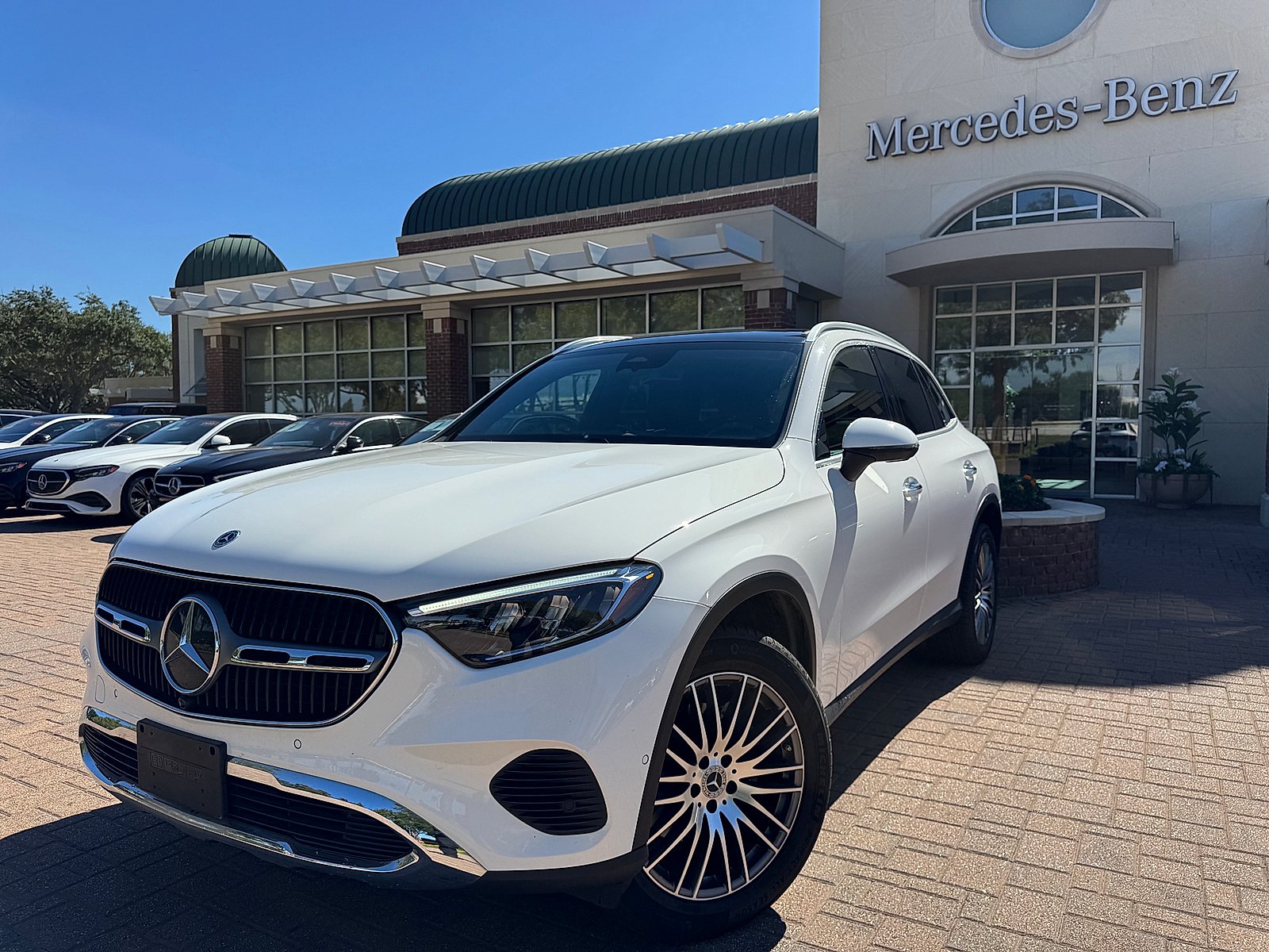 Certified Used 2026 Polar White Mercedes-Benz SUV image 2