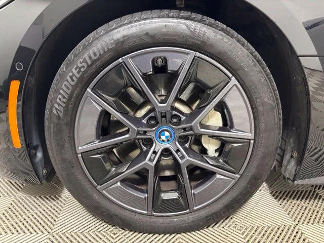 Used 2024 Black BMW xDrive40 image 23