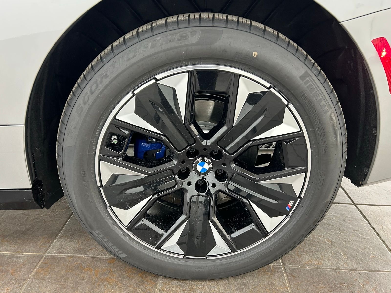 New 2026 Space Silver Metallic BMW xDrive45 image 37