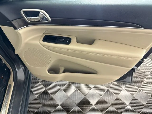 Used 2017 Gray Jeep Limited image 24