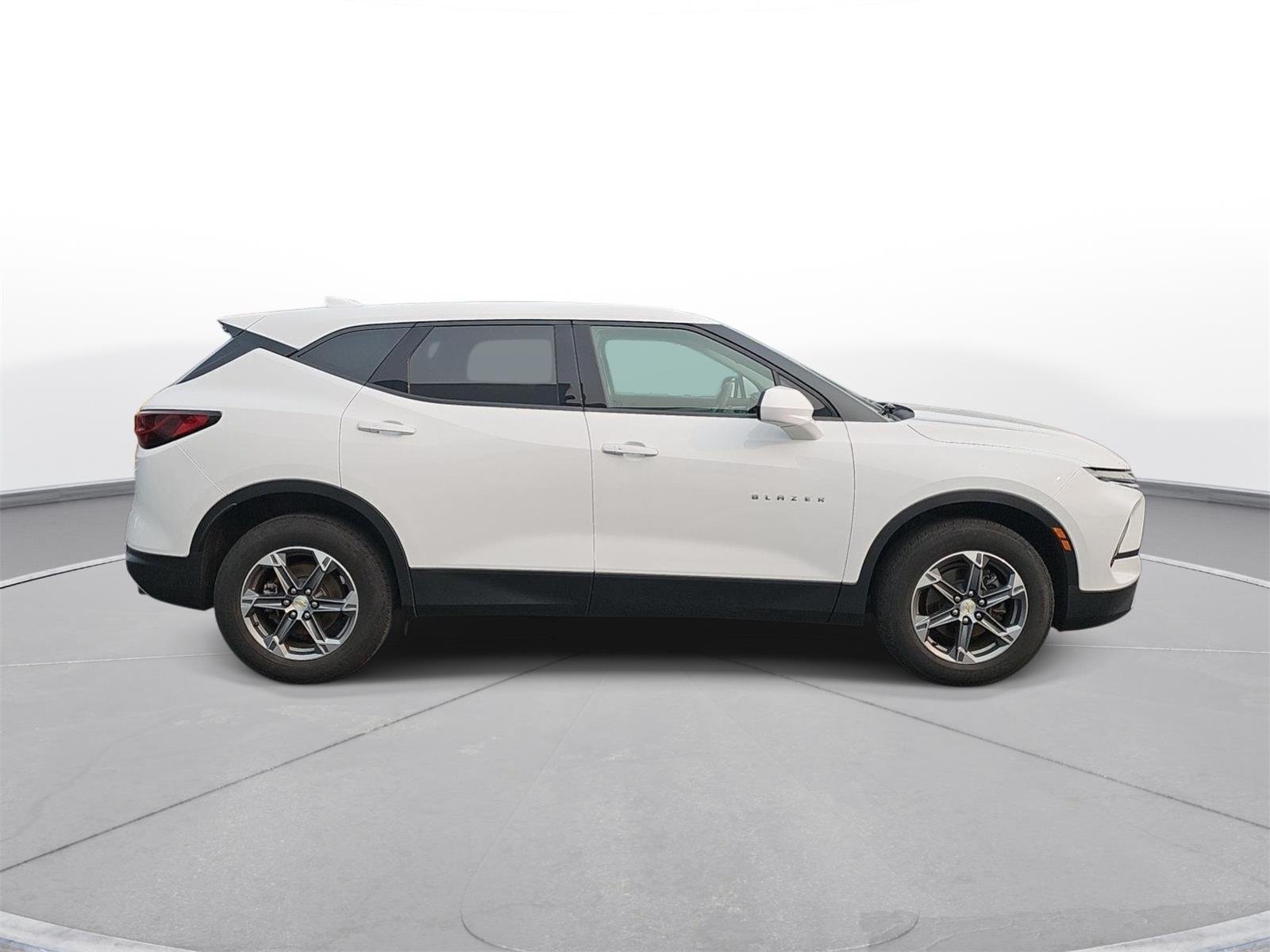 Used 2023 Summit White Chevrolet LT image 4