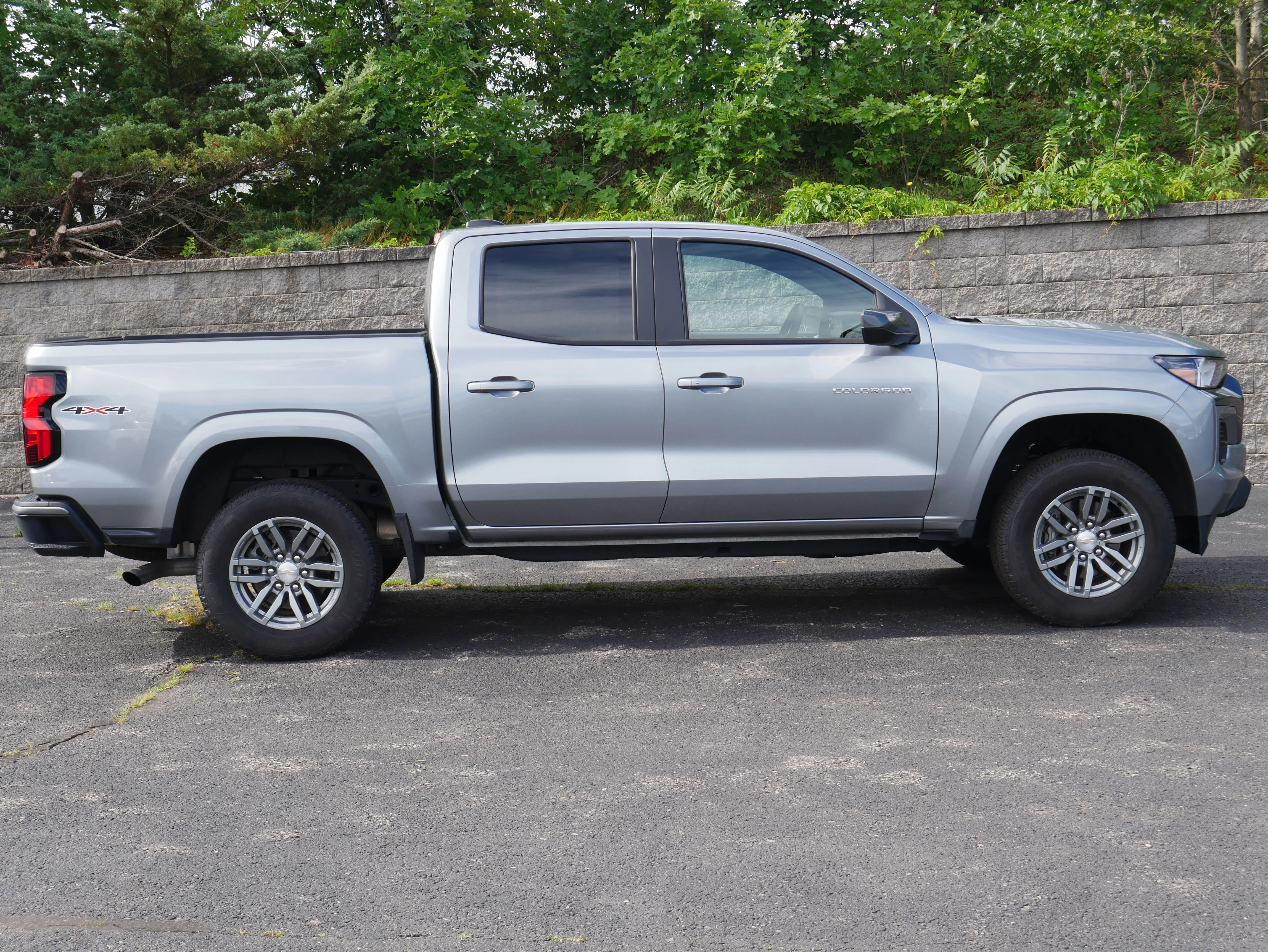 2024 Chevrolet Colorado LT - Photo 9