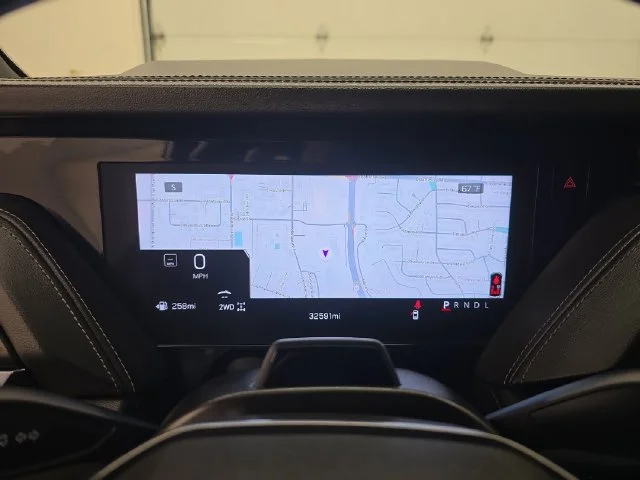 Used 2025 Summit White GMC AT4 image 37