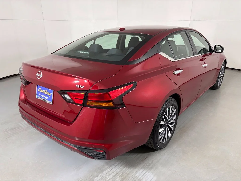Used 2024 Red Nissan 2.5 SV image 8