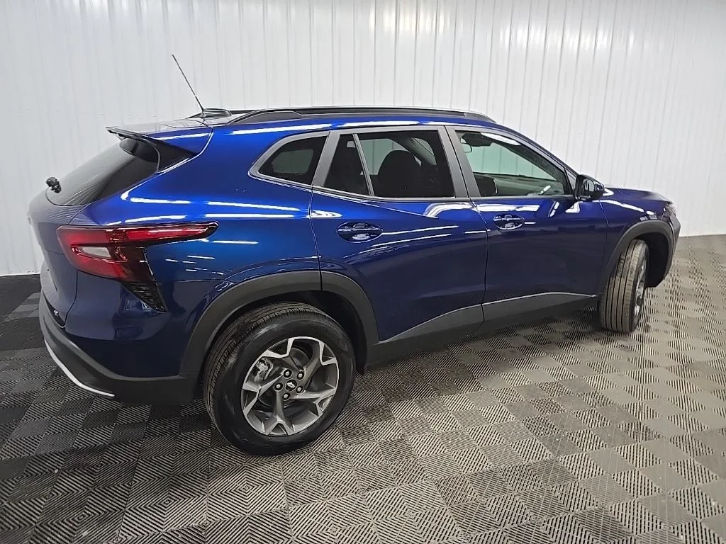 Used 2024 Blue Chevrolet LT image 3