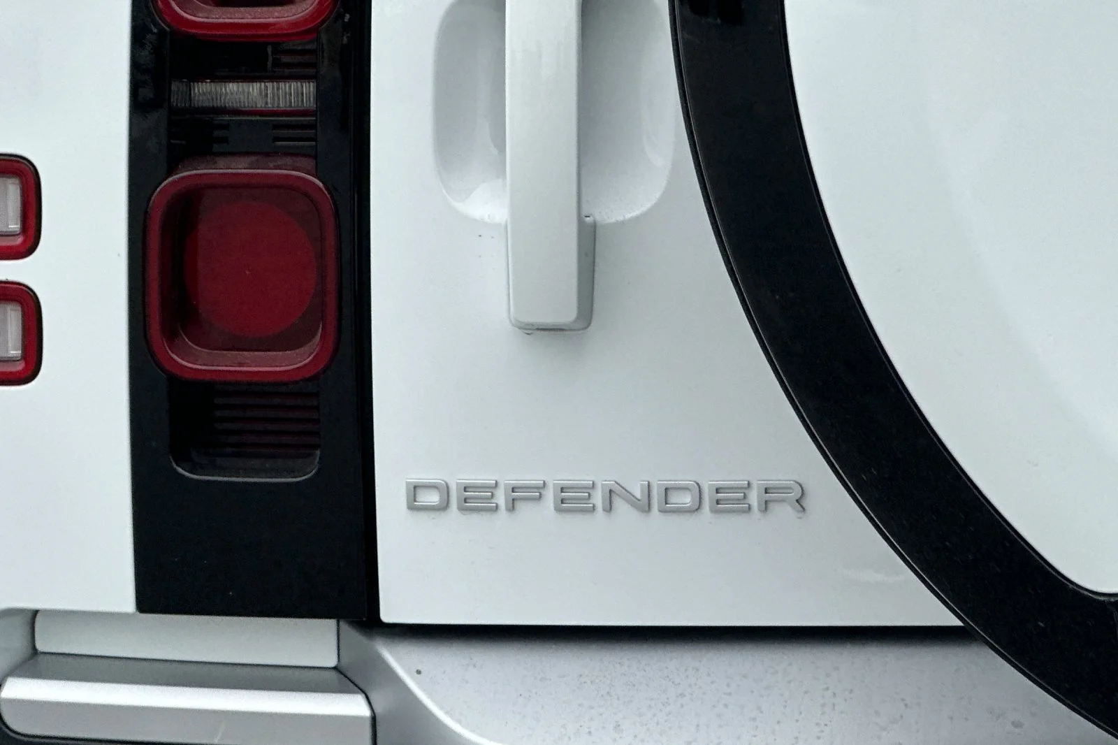 2025 Land Rover Defender S - Photo 27