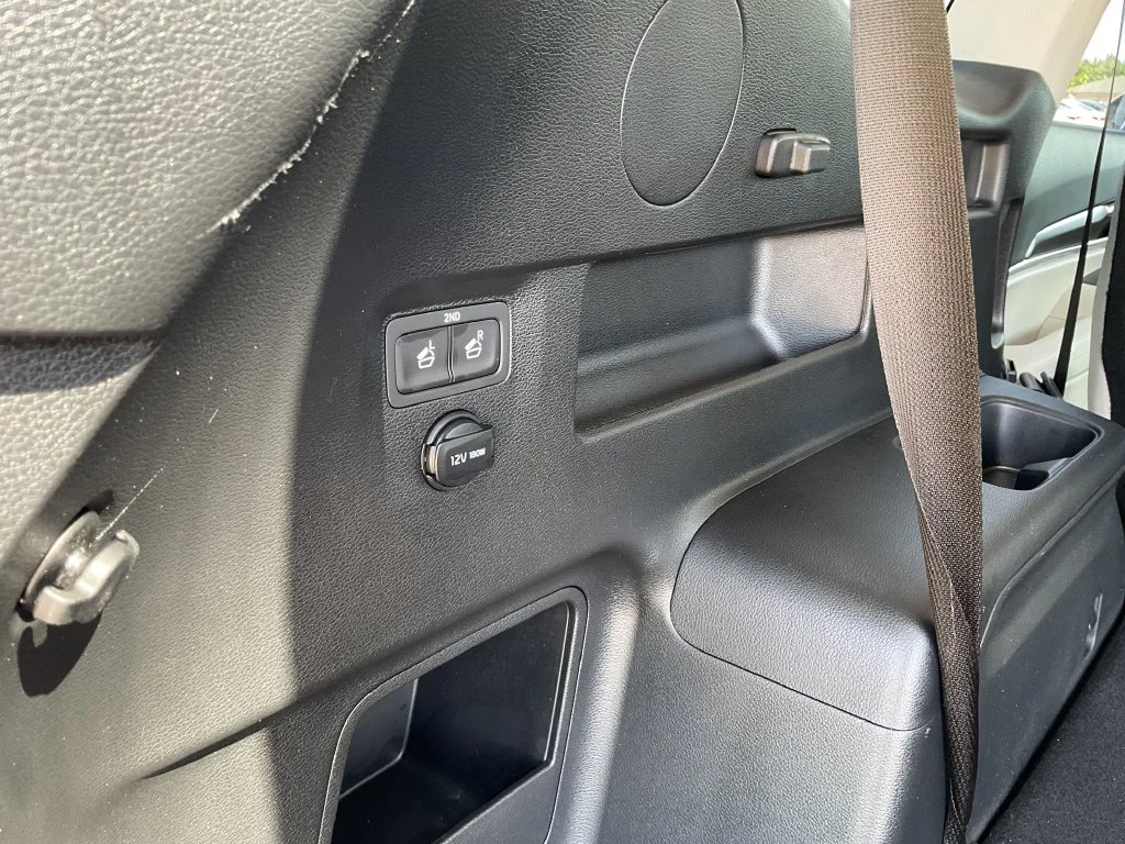 Used 2025 White Kia S image 12
