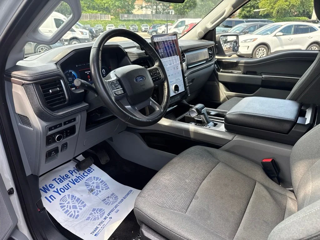 Used 2024 White Ford Flash image 22