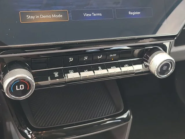 New 2027 Summit White Chevrolet LT image 29
