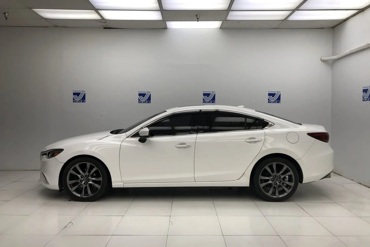Used 2017 Snowflake White Pearl Mazda Grand Touring image 5