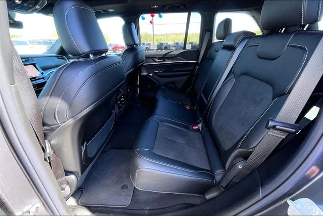 New 2026 Baltic Gray Metallic Clear-Coat Exterior Paint Jeep Laredo Altitude image 10