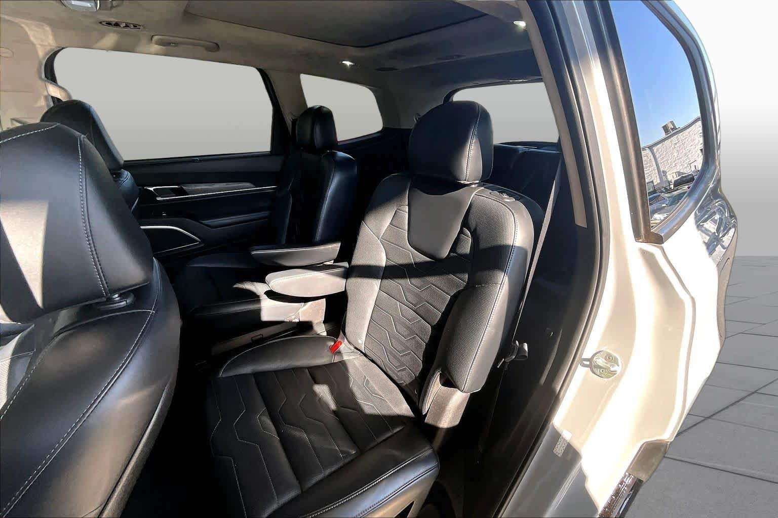 Used 2022 Wolf Gray Kia SX image 21