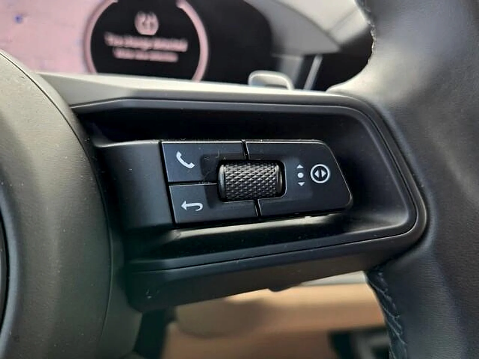 Used 2025  Porsche  image 20