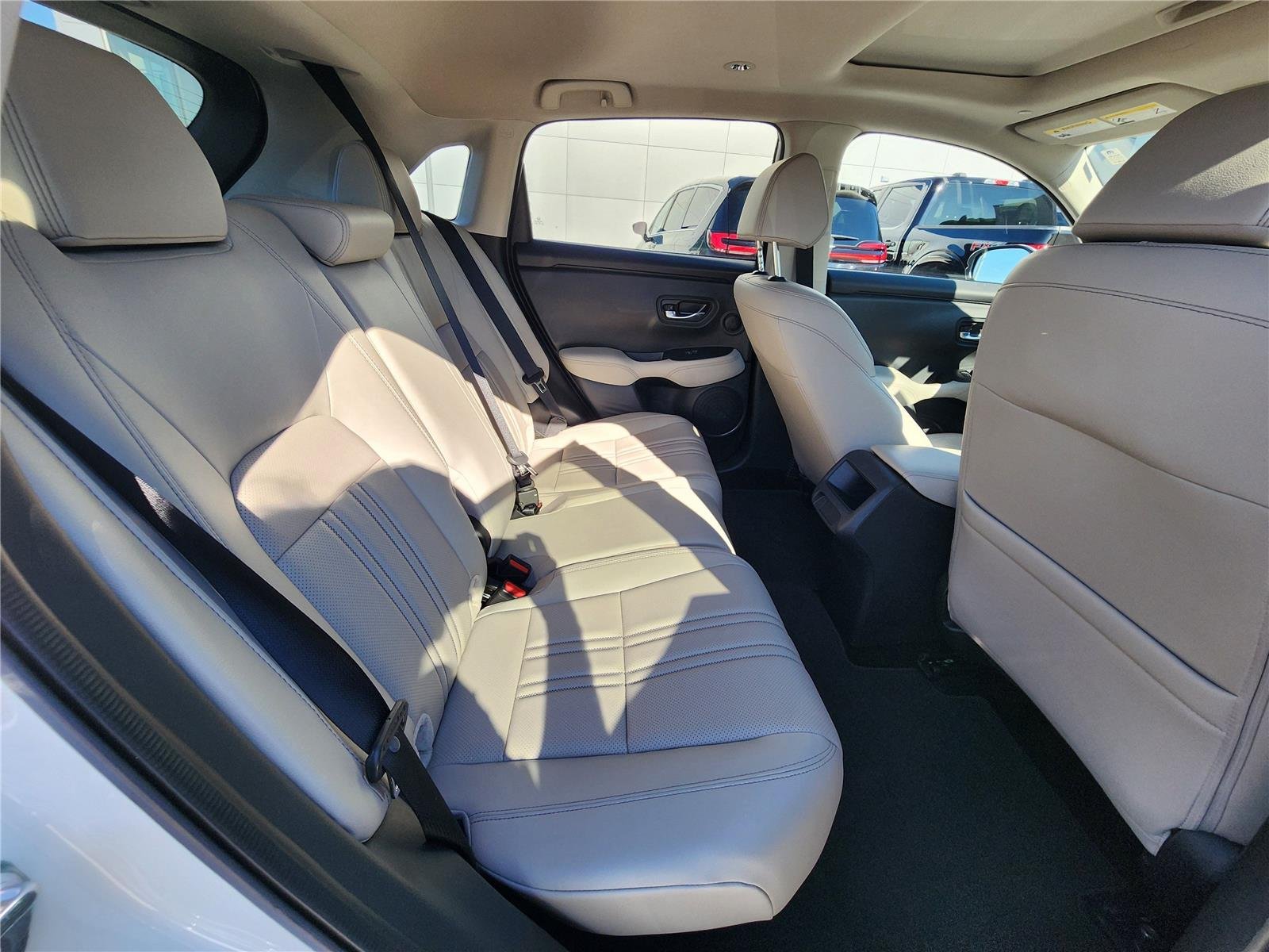 Used 2024 Platinum White Pearl Honda EX-L image 8