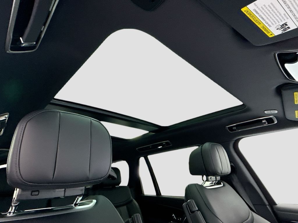 New 2026 Carpathian Gray Premium Metallic Land Rover SE image 16