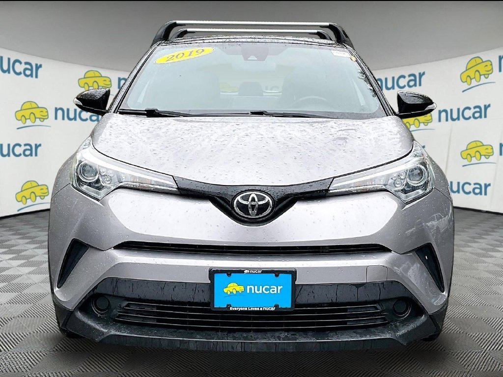 Used 2019 Silver Toyota XLE image 2