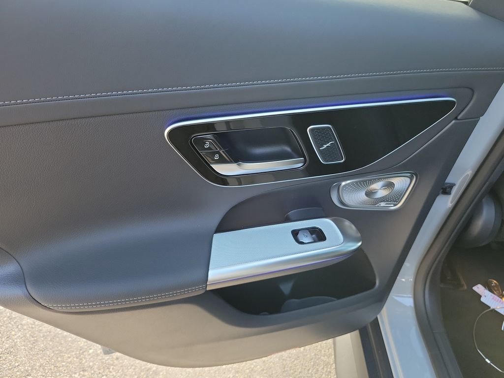 New 2026 MANUFAKTUR Alpine Grey Mercedes-Benz GLC 300 image 9