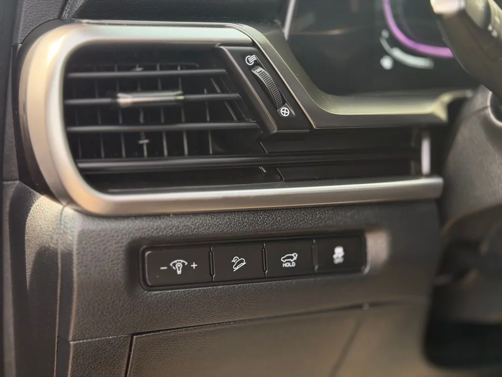Used 2025 Black Kia S image 24