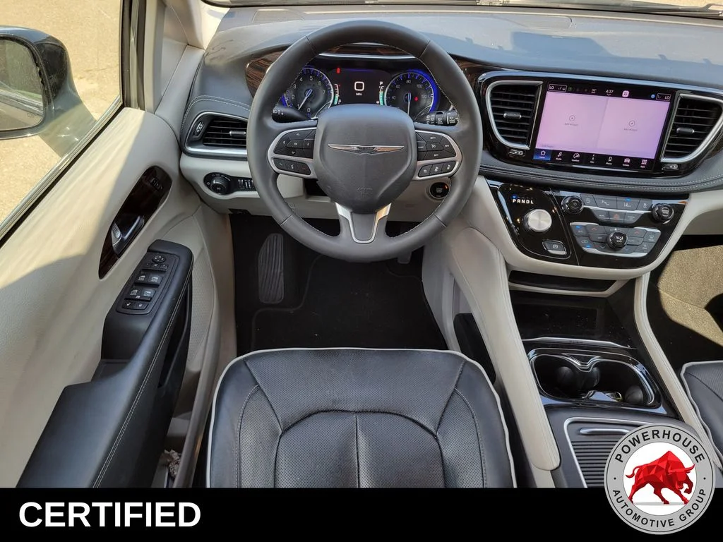 Used 2023 White Chrysler Limited image 20