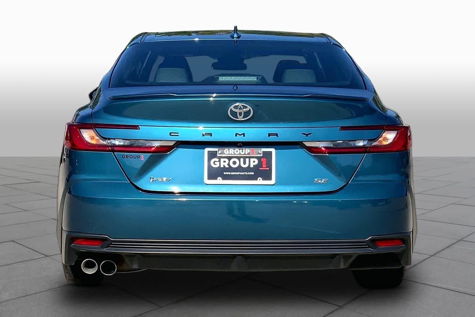 Used 2025 Ocean Gem Toyota SE image 5