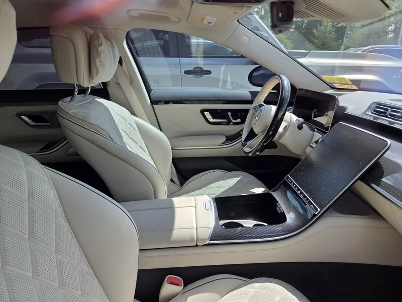Used 2025  MERCEDES-BENZ S 580E image 9