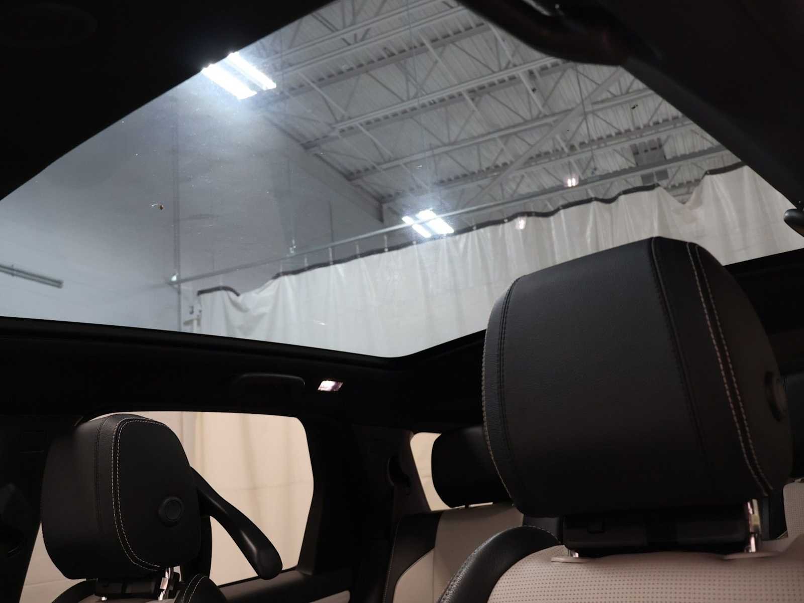 Used 2022  Land Rover S R-Dynamic image 19