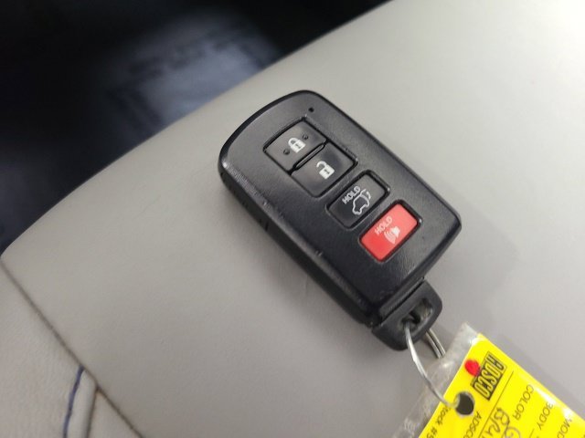 Used 2015 Predawn Gray Mica Toyota XLE image 36