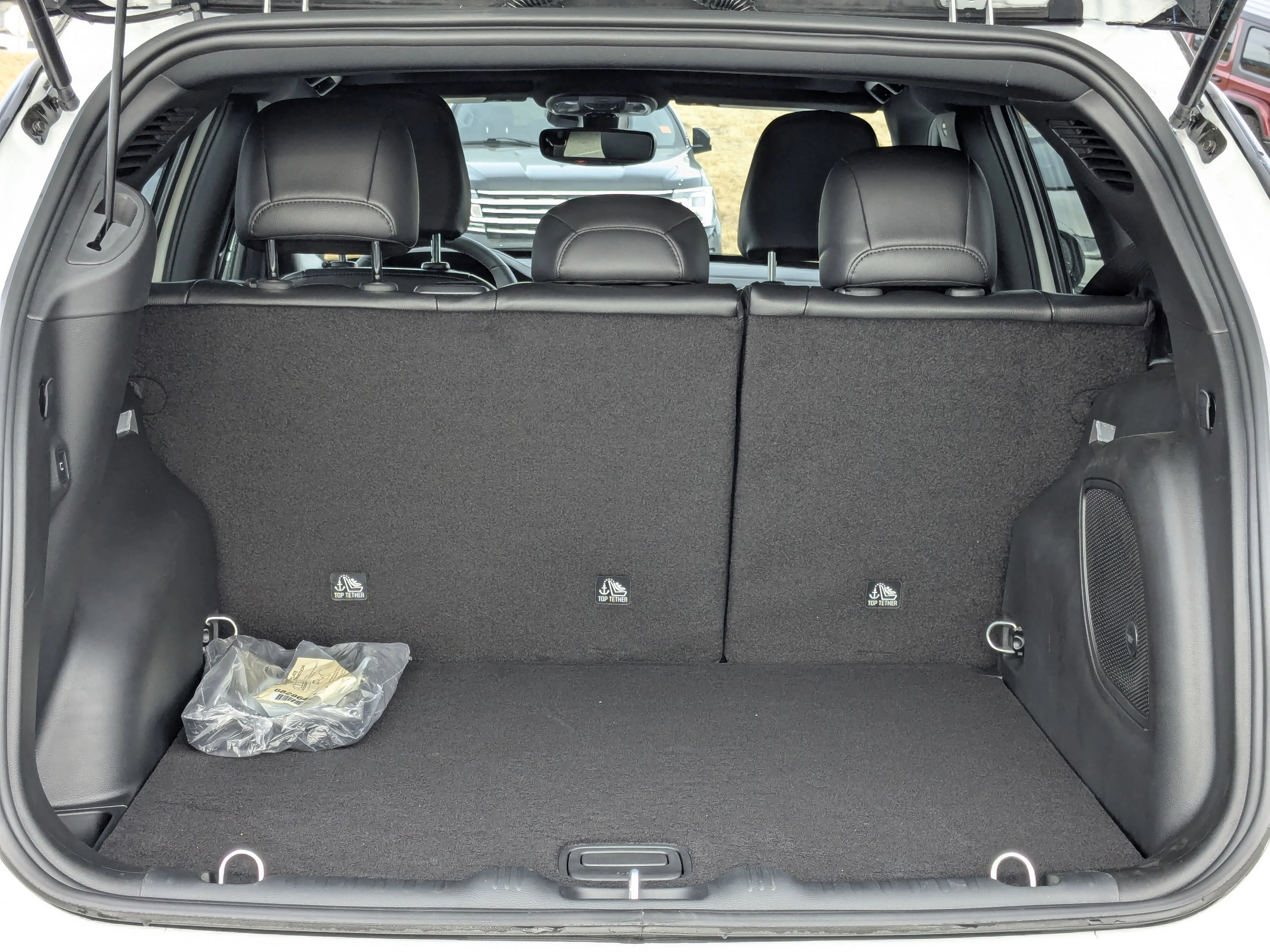 New 2026 White Jeep Trailhawk - Sun Sound & Nav Group - Pano Roof - Alpine Speakers image 29