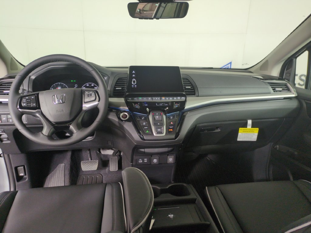 New 2027 Solar Silver Metallic Honda Touring image 14