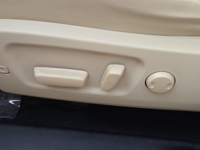 Used 2019 Blizzard Pearl Toyota XLE image 16