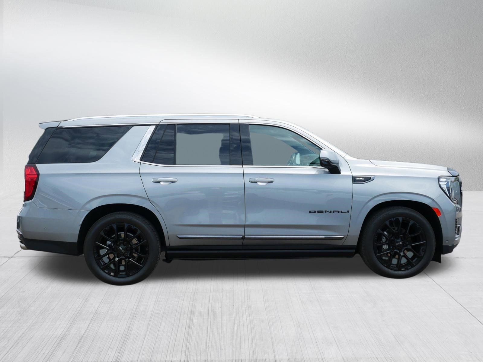 2024 GMC Yukon Denali Ultimate - Photo 8