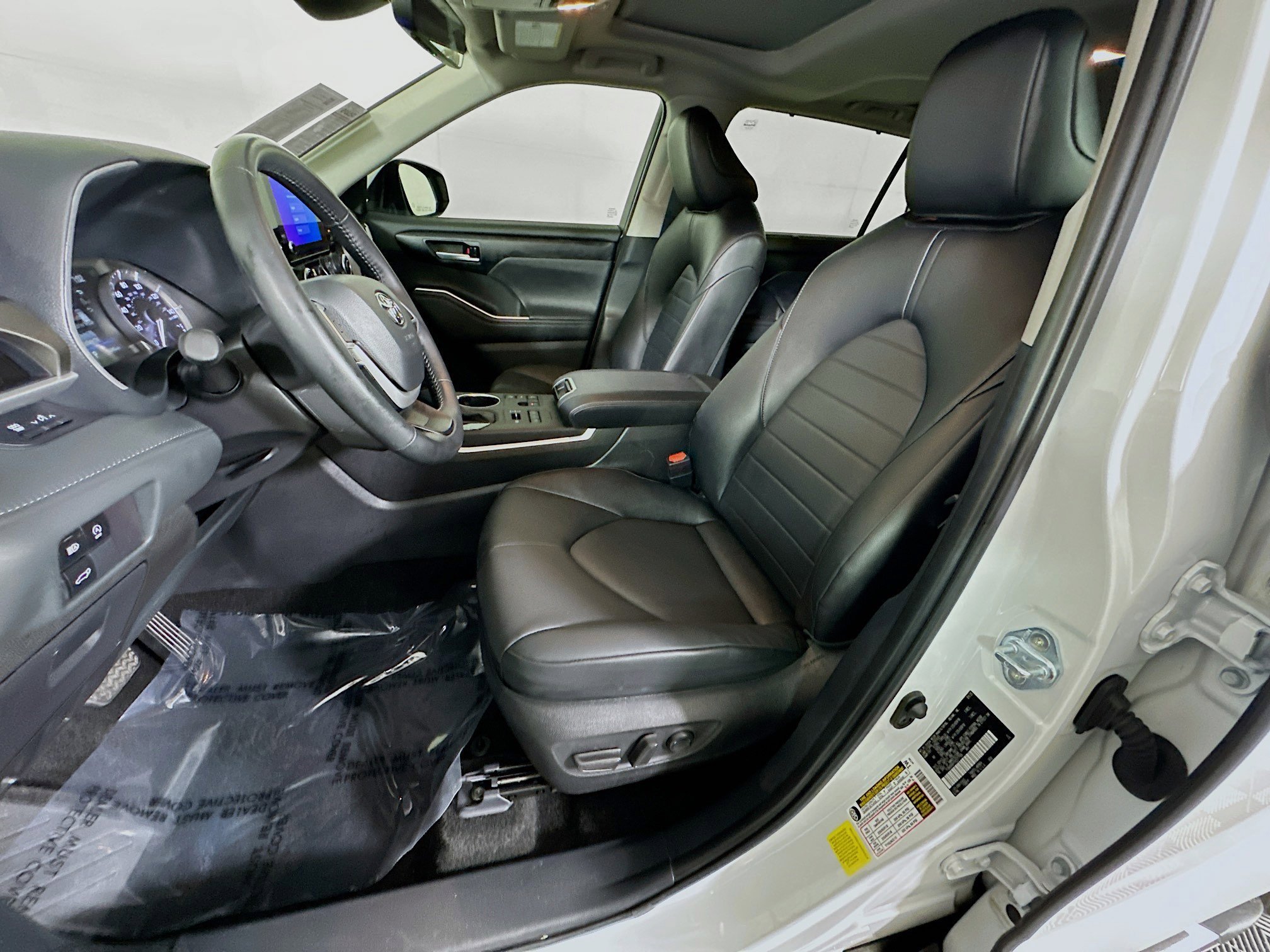 Certified Used 2025 Pearl Toyota XLE image 12