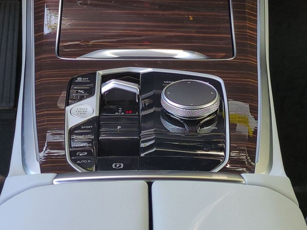 New 2026 White Metallic BMW xDrive40i image 19