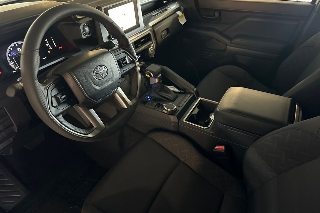 2025 Toyota Tacoma SR5 - Photo 7