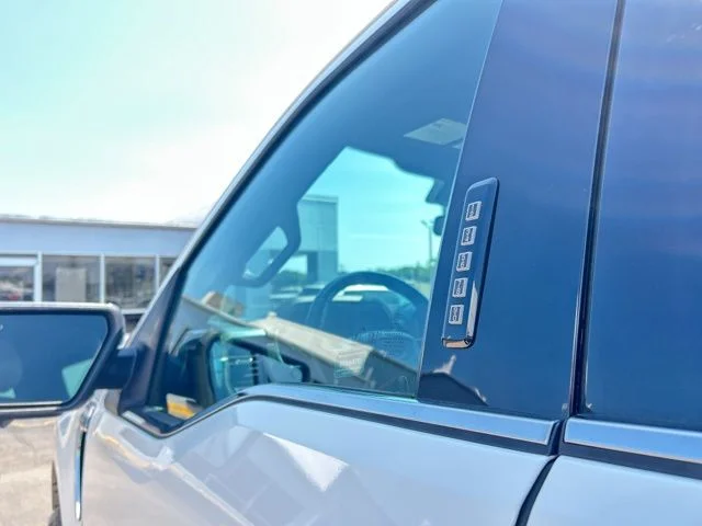 Used 2021 White Metallic Ford Lariat image 6