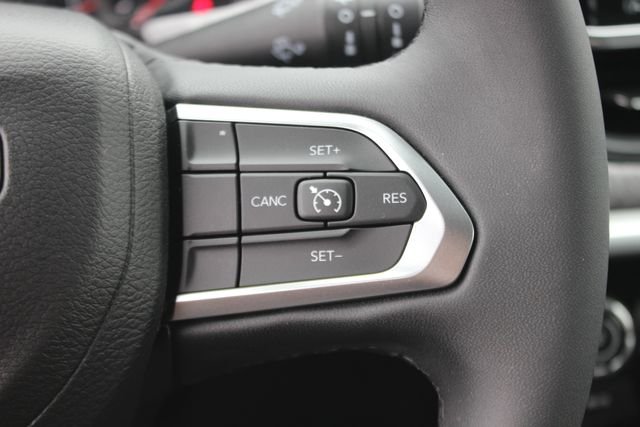 Used 2024 White Jeep Latitude image 14