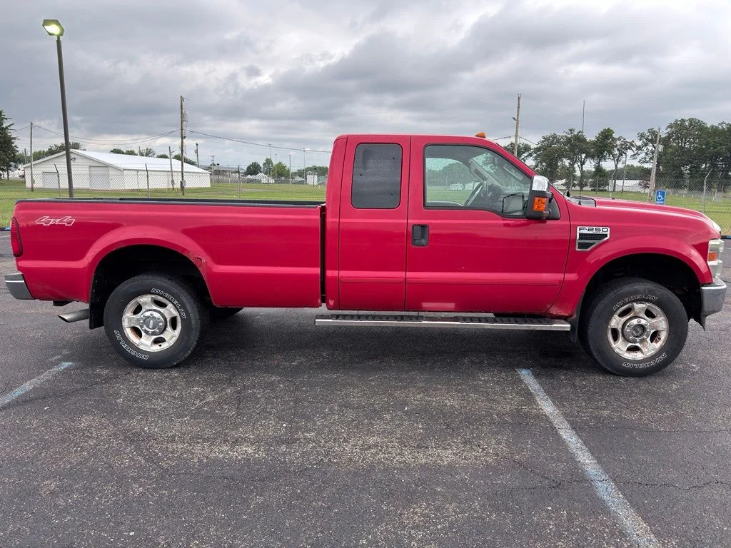 Used 2010  Ford XL image 10