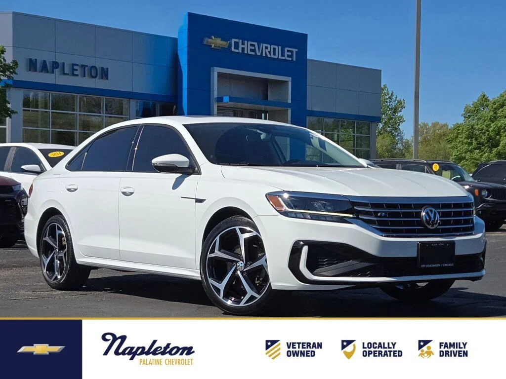 2020 Volkswagen Passat 2.0T R-Line Auto's photo