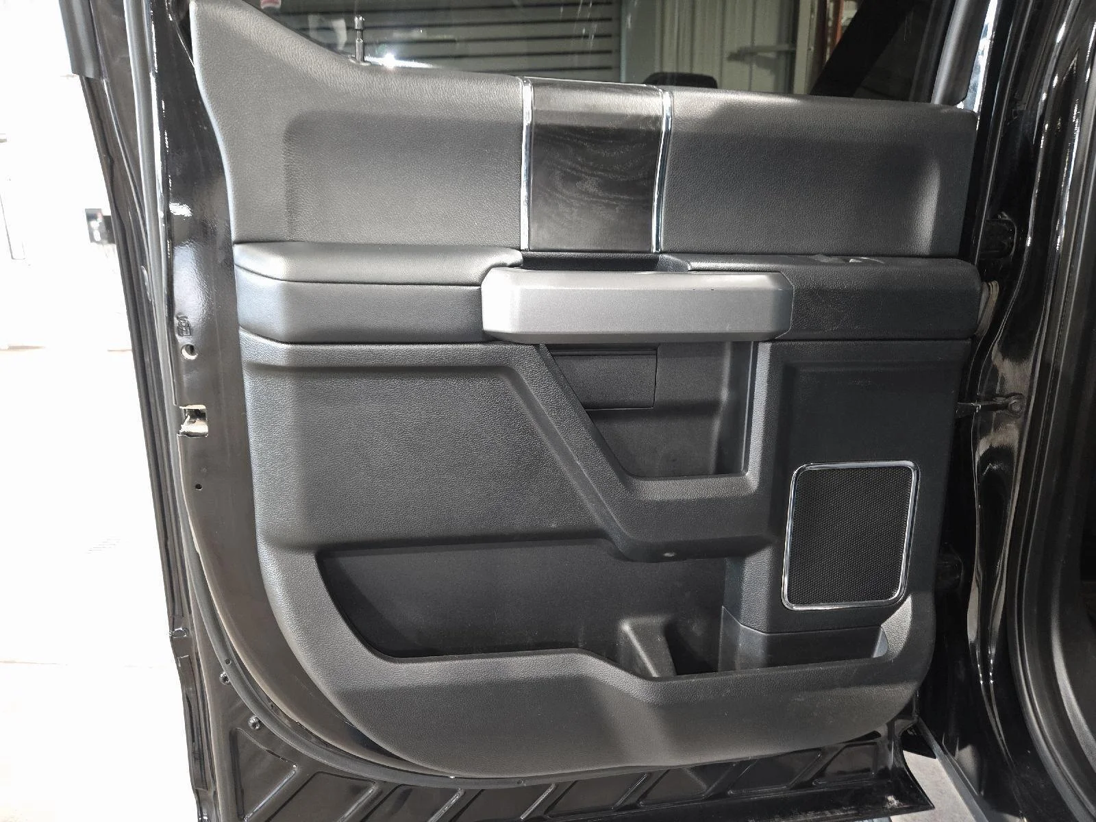 Used 2019 Agate Black Ford Platinum image 36