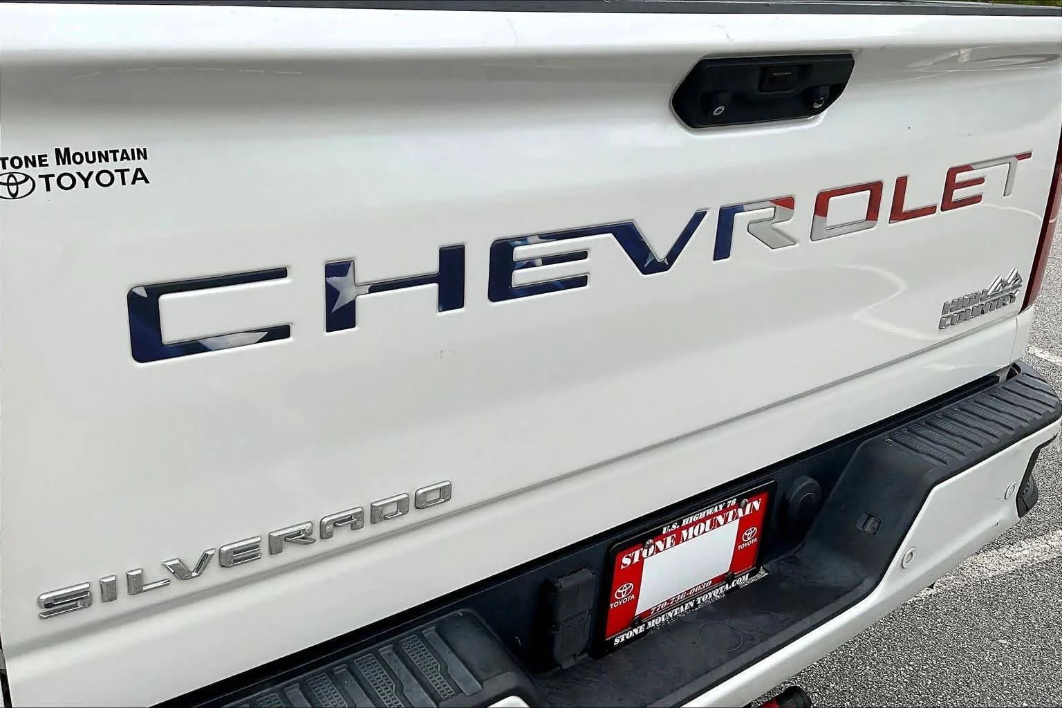 Used 2023 Iridescent Pearl Tricoat Chevrolet High Country image 59