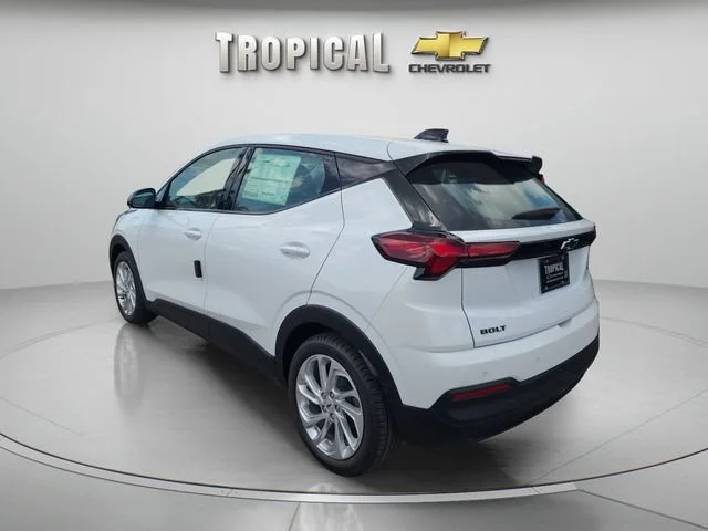 New 2027 Summit White Chevrolet LT image 3