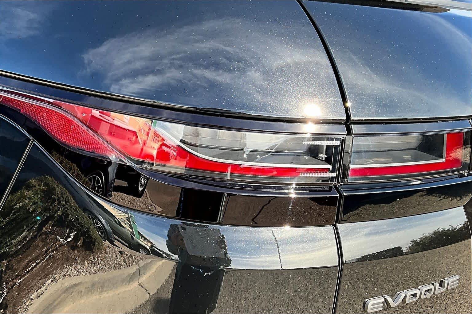 New 2026 Santorini Black Metallic Land Rover Core S image 14