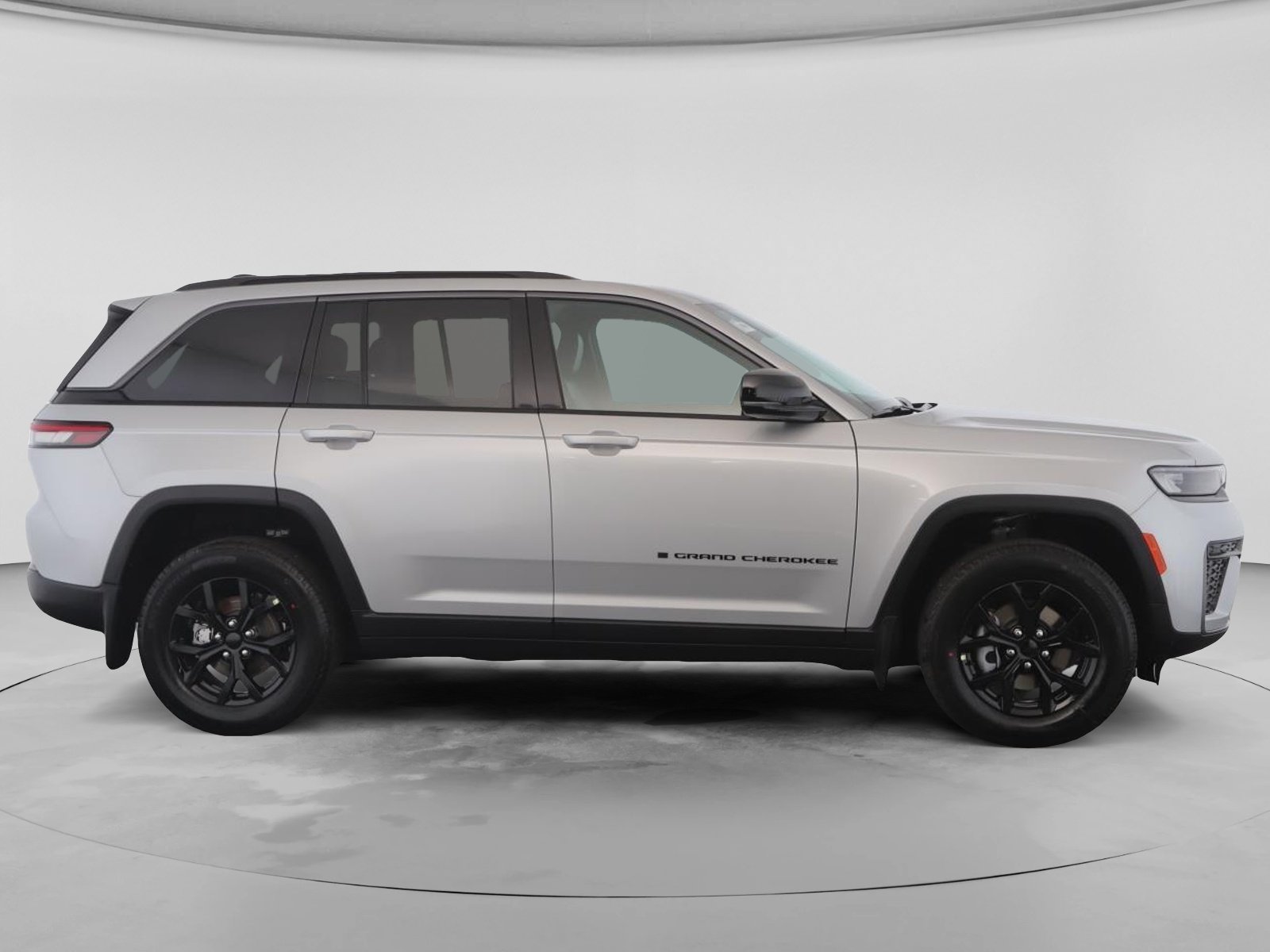 New 2026 Silver Zynith Exterior Paint Jeep Laredo Altitude 4x4 image 22
