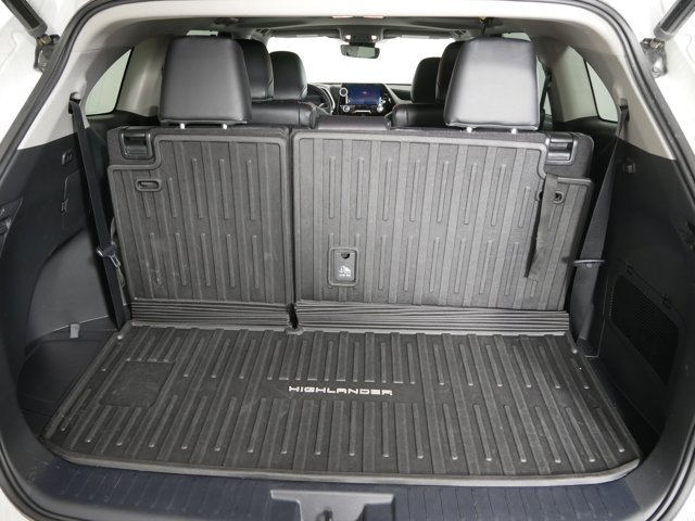 Used 2023 Wind Chill Pearl Toyota XLE image 14