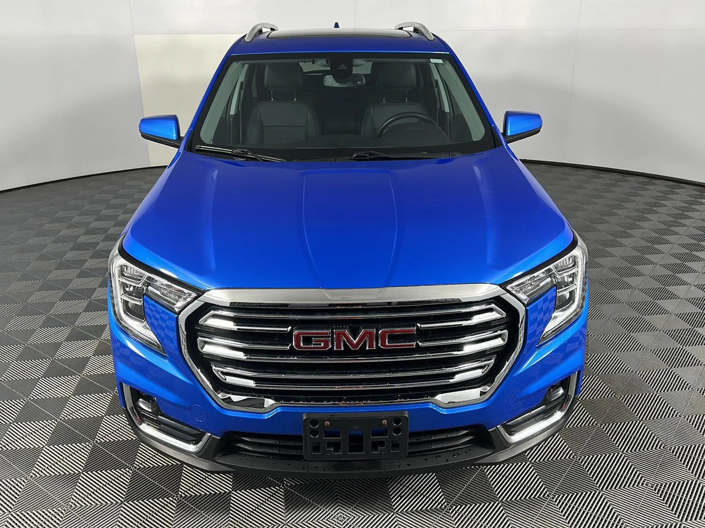 Used 2024 Riptide Metallic GMC SLT image 2