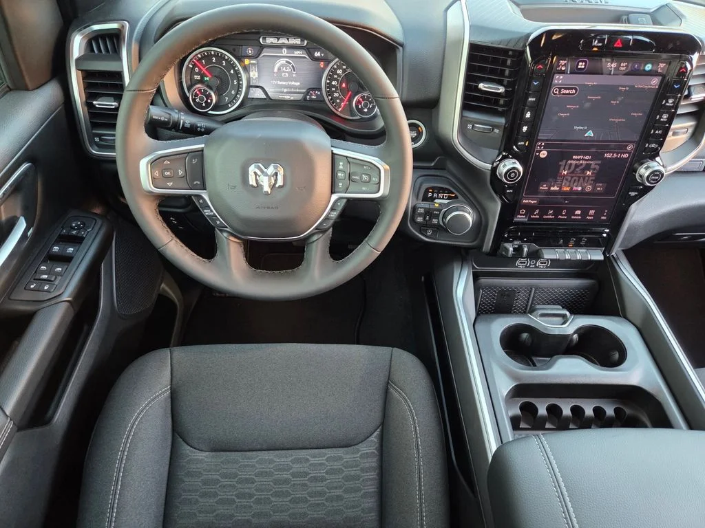 New 2026 Diamond Black Crystal Pearl-Coat Exterior Paint RAM Big Horn/Lone Star image 15