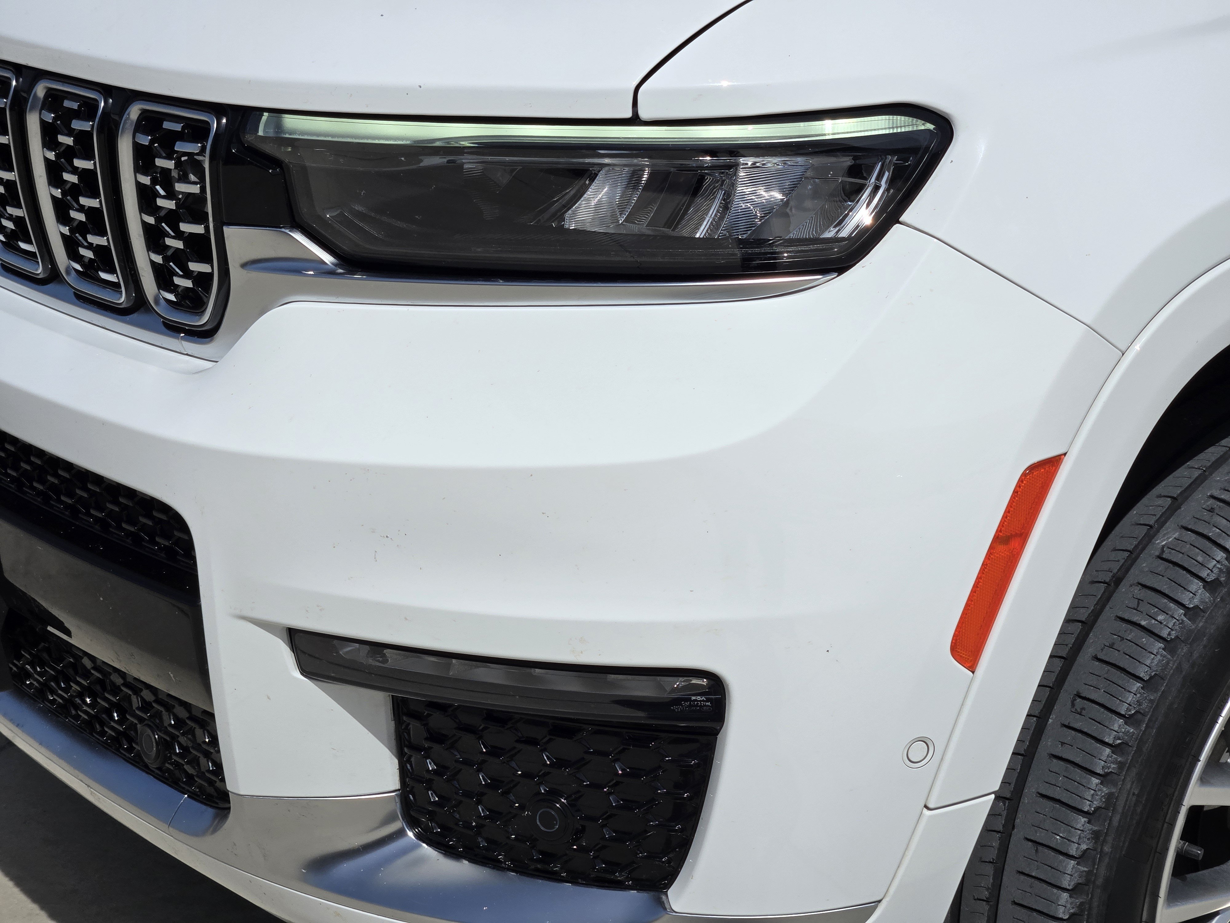 Used 2023 Bright White Clearcoat Jeep Summit image 10