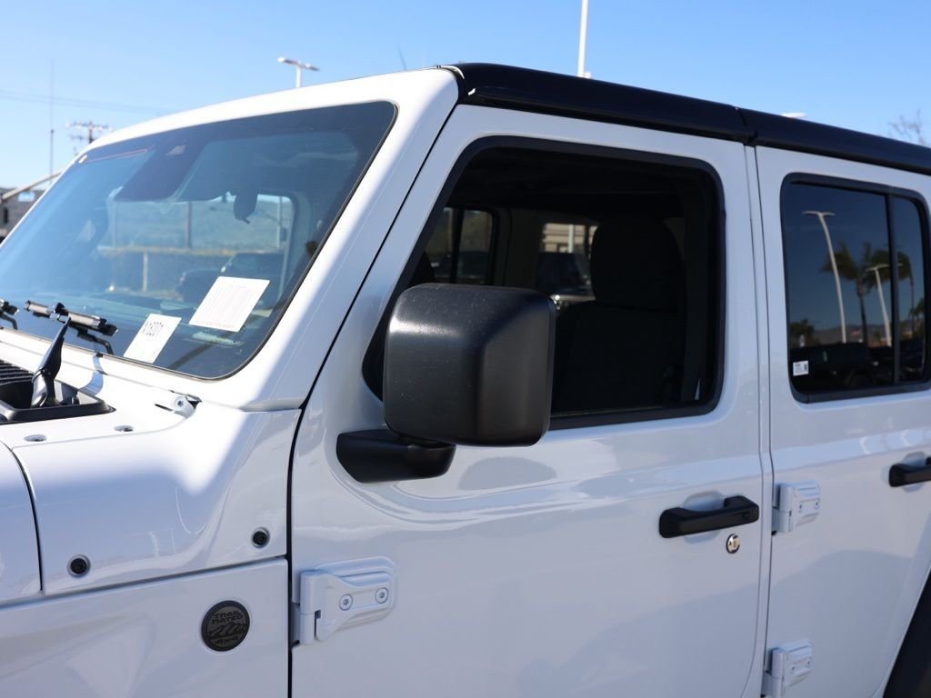 New 2026 Bright White Clear-Coat Exterior Paint Jeep Sport S image 11