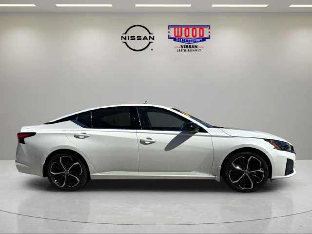 Used 2024 Pearl White Tricoat Nissan 2.5 SR image 2