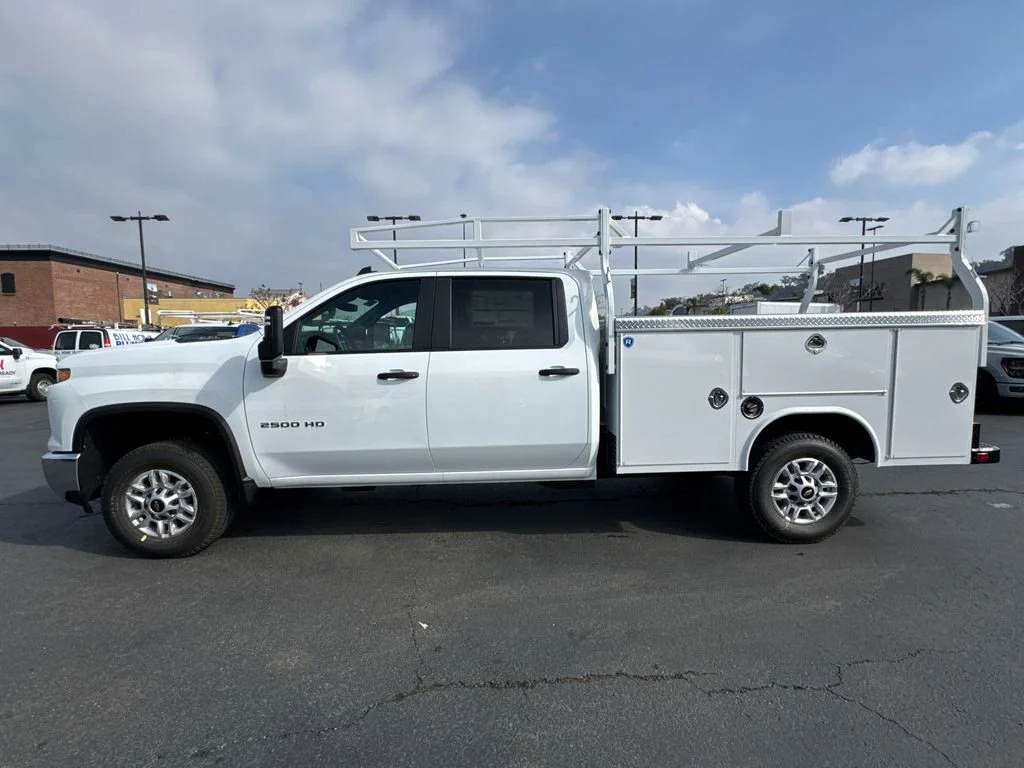 New 2026 Summit White Chevrolet WT image 6